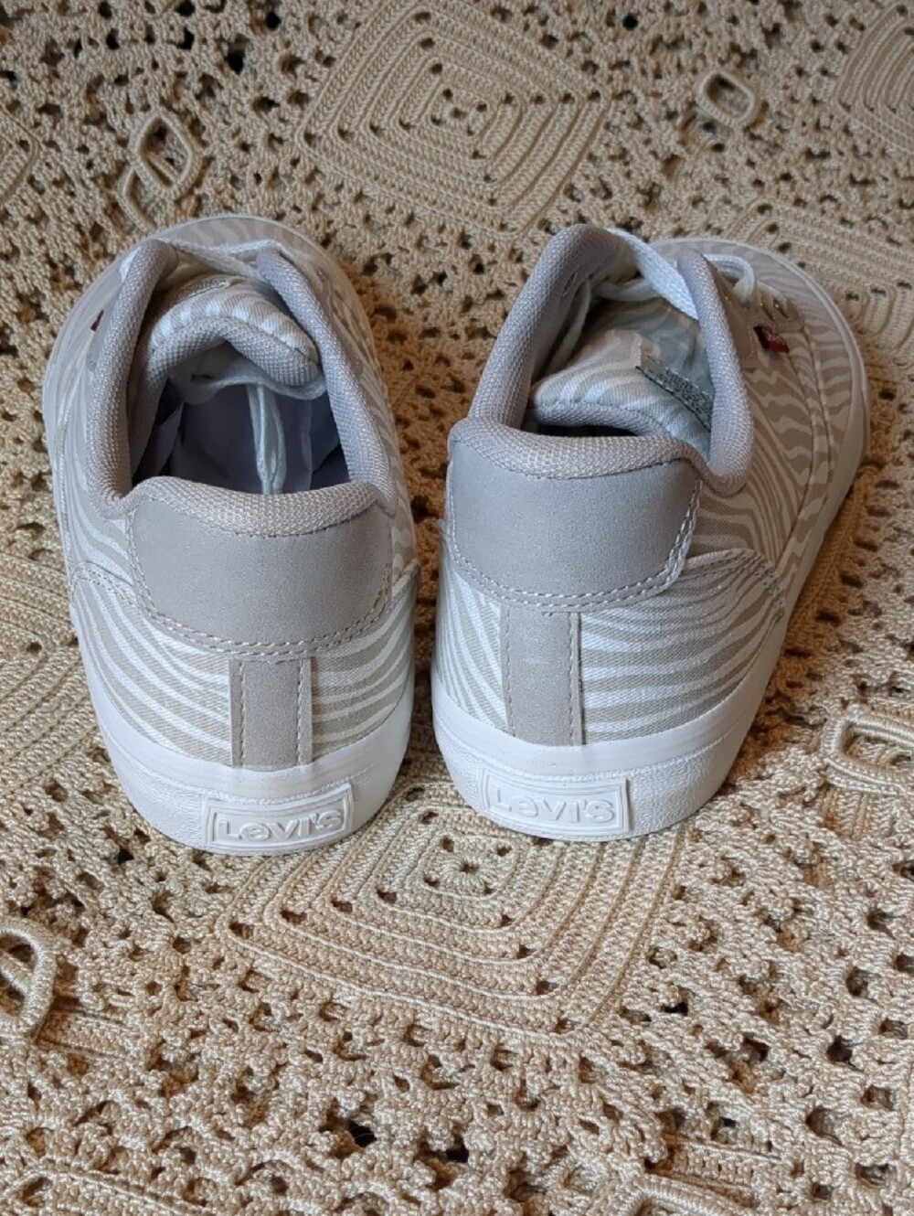Levi's Women's Low-Top Sneakers in Light Gray and White Zebra Print - Picture 5 of 6